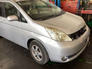Toyota Isis ANM10 2004-2017