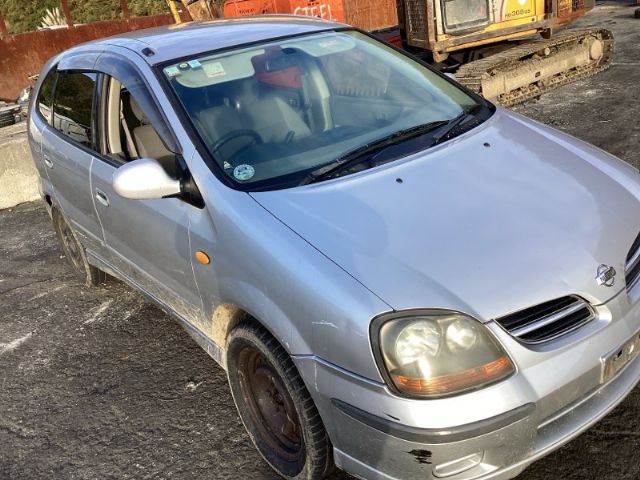 Nissan Tino V10 1999-2002