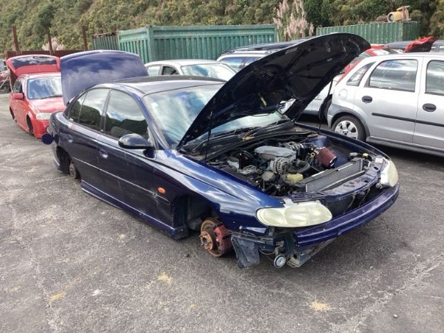 Holden Commodore VX 09/00-09/02