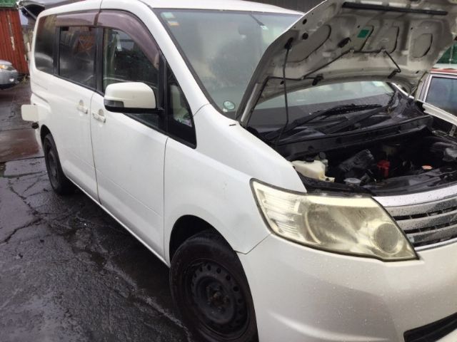 Nissan Serena C25 2005-2010