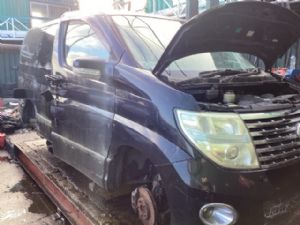 Nissan Elgrand E51 06/02-05/10