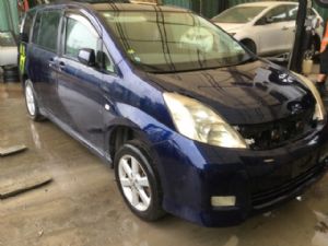 Toyota Isis ANM10 2004-2017